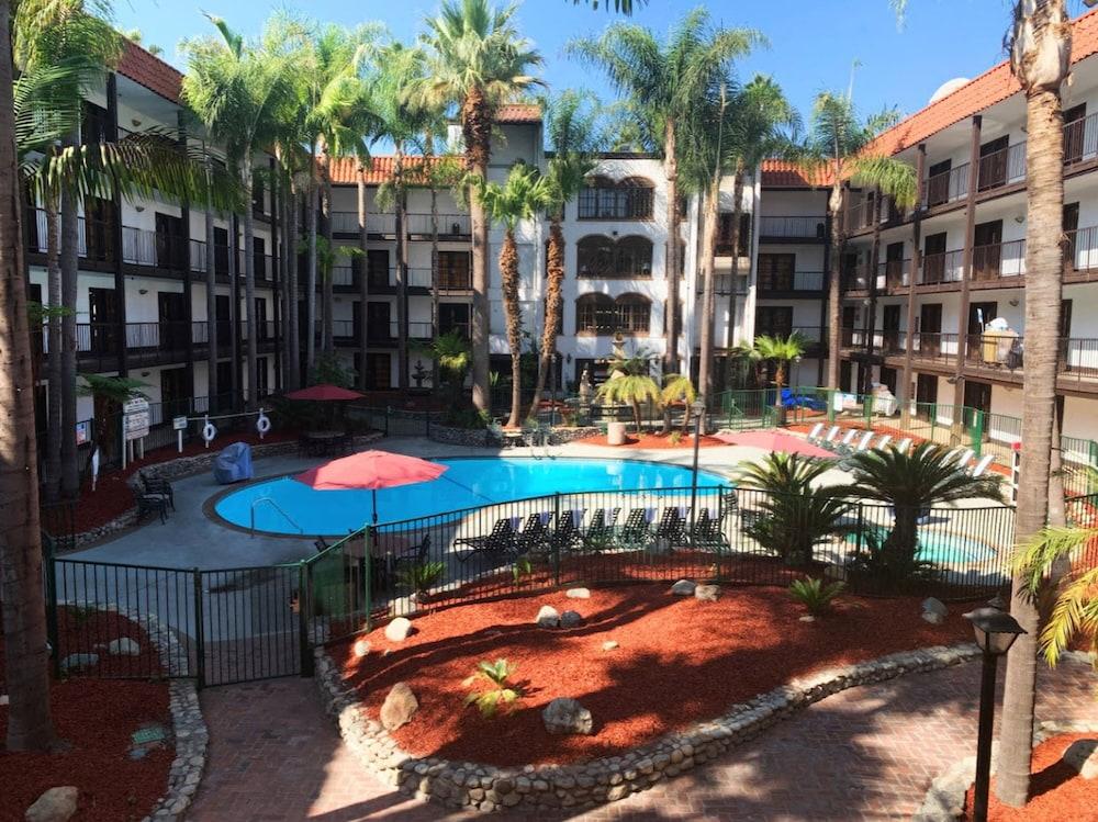 Buena Park Grand Hotel & Suites المظهر الخارجي الصورة